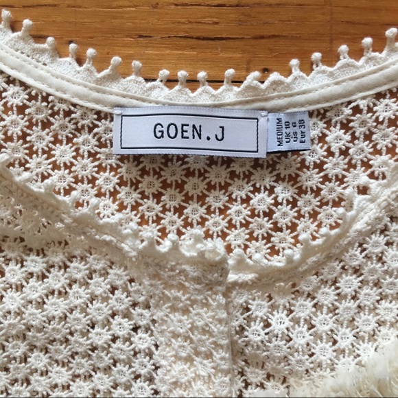 GOEN.J Lace Floral Fringe Sleeveless Button Blouse - Picture 11 of 13